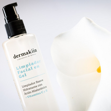 Cargar imagen en el visor de la galería, Limpiador Antiedad Suave Hidratante con Ácido Hialurónico + Vit C y E